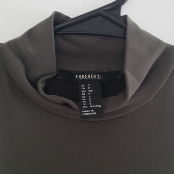 Forever 21 sleeveless dresd - Picture 2 of 4